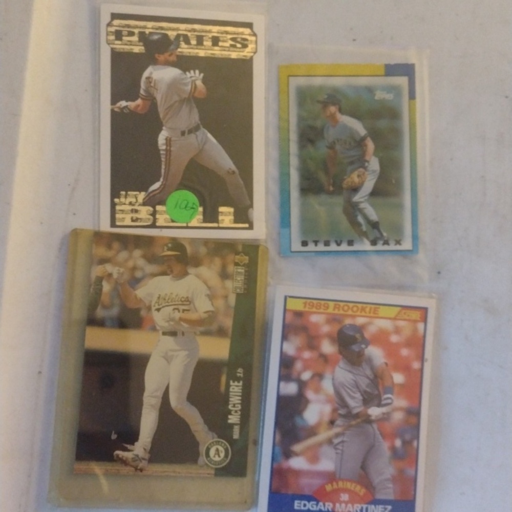 Assorted Baseball Trading Cards Collection - Picture 4 of 4